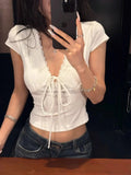 Top Satin Col V à Dentelle pour Femme – Chic & Féminin